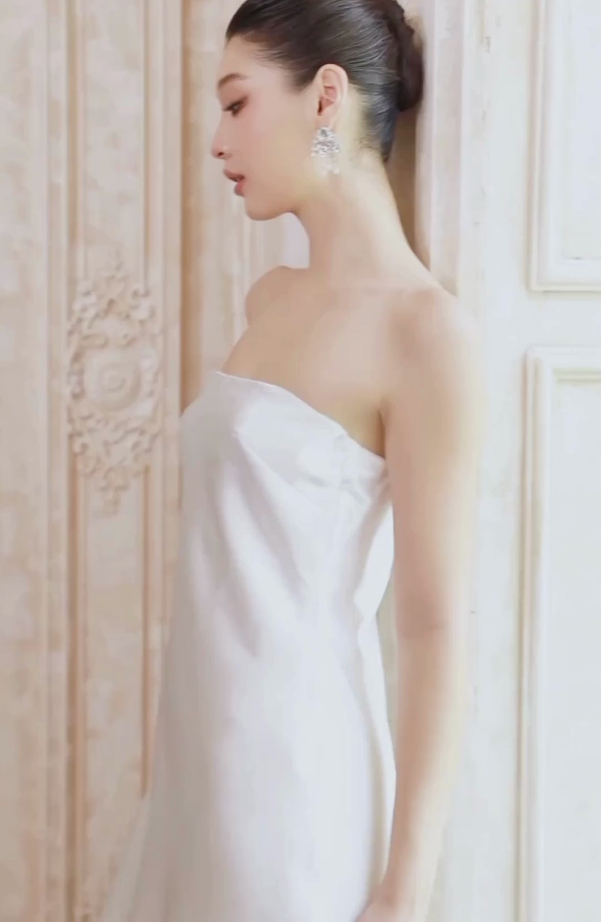 Sotto Voce in Ivory, video 1