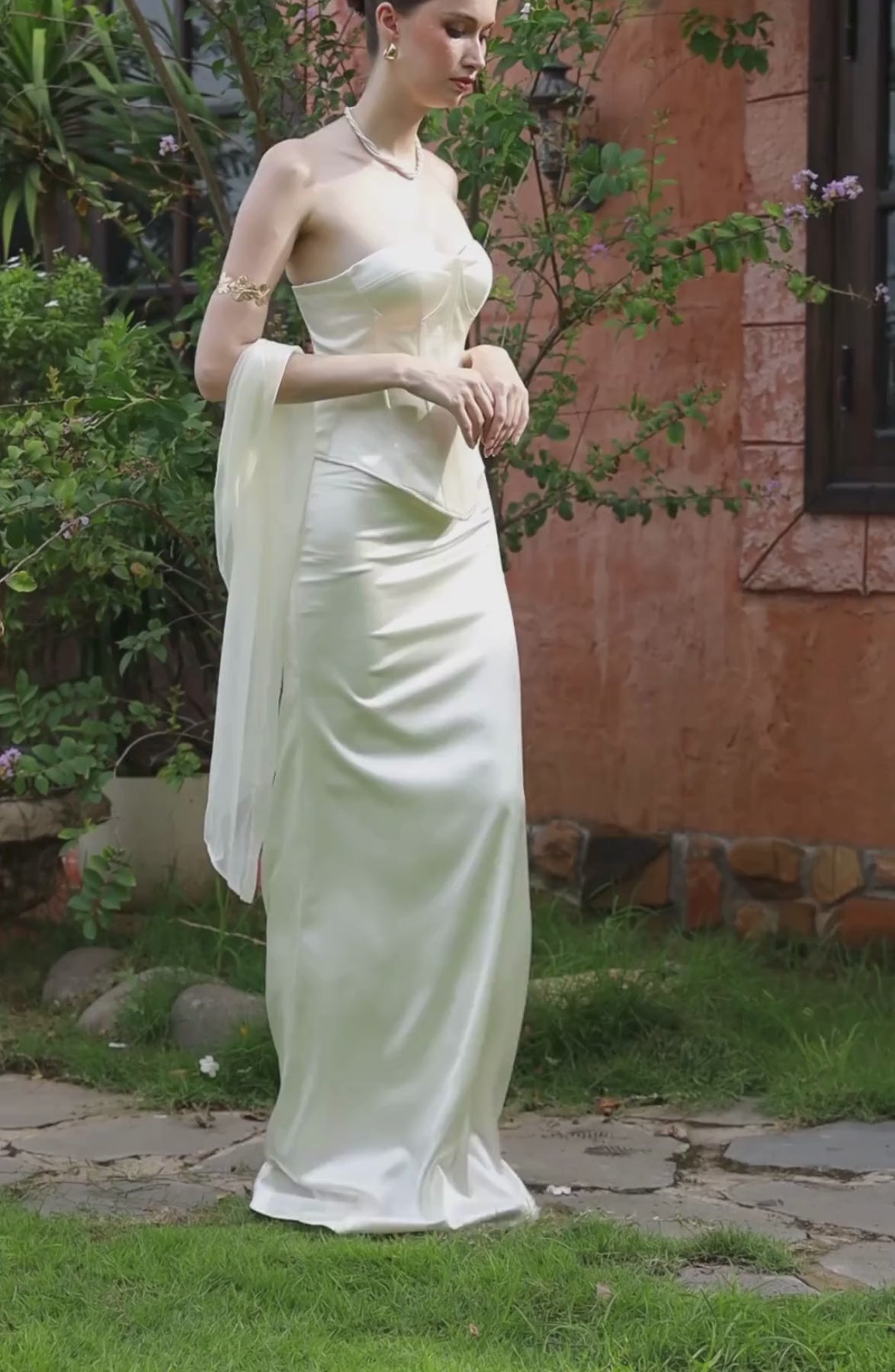 Emma Corset Top in Ivory, video 5