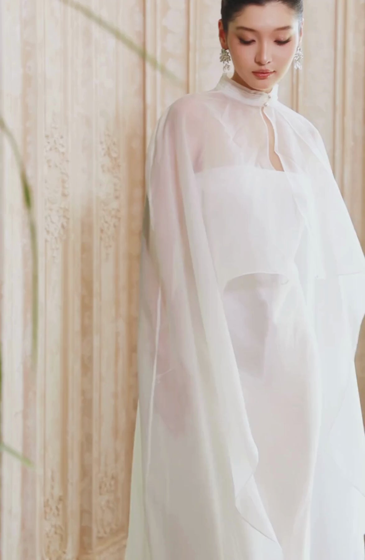 Sotto Voce in Ivory, video 2